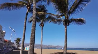 Las Palmas de Gran _ Canaria 'da Las Canteras sahilinde yürümek