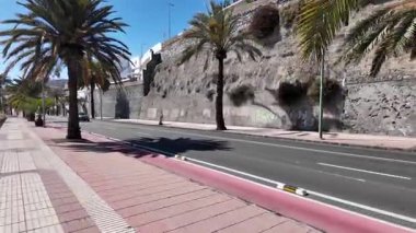 Las Palmas de Gran _ Canaria 'nın eski kasabası Vegueta' ya doğru yürüyorum.