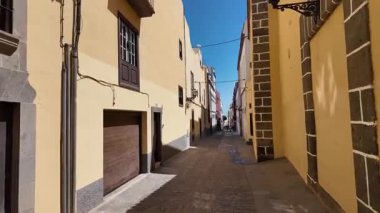 Walking through Vegueta the old town of Las Palmas de Gran_Canaria