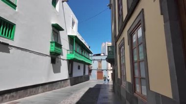 Las Palmas de Gran _ Canaria 'nın eski bir kasabası olan Vegueta' da yürürken