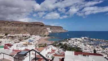 Puerto de Mogan 'daki Mirador de Puerto de Mogan Gran _ Canaria' da pitoresk bir balıkçı köyü.