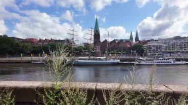 Bremen, Almanya 'daki Schlachte nehir kenarındaki gezinti alanı.