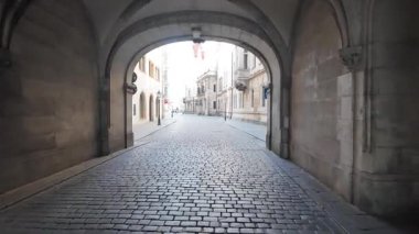 Almanya, Dresden 'de Georgentor' dan (George 's Gate) geçmek