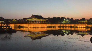 Güney Kore 'deki Donggung Sarayı ve Wolji Gölü.