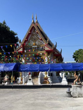 Wat Dhamrong Tham Lampang, Tayland 'da