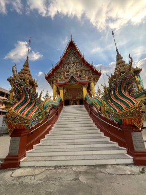 Bangkok, Tayland 'daki Wat Bang Nam Chon' daki merdivenler.
