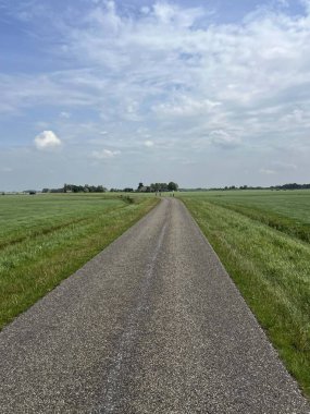 Friesland 'da Burdaard' a giden yol Hollanda 'da.