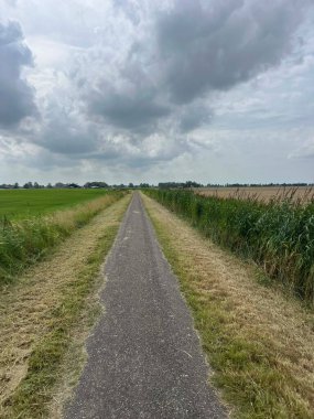 Friesland 'da Hijum' a giden yol Hollanda 'da.
