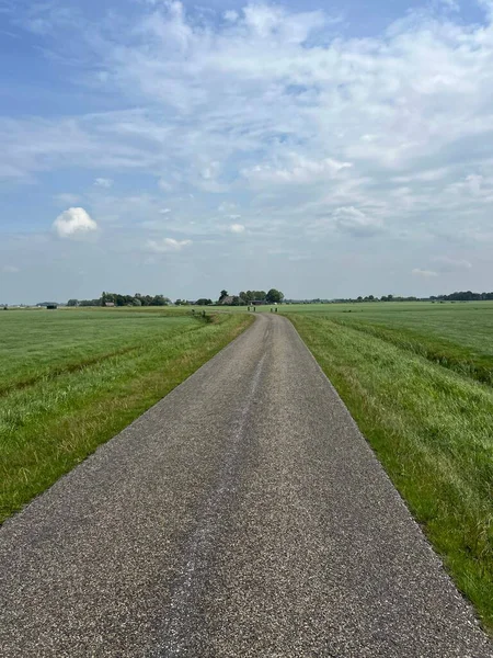 Friesland 'da Burdaard' a giden yol Hollanda 'da.