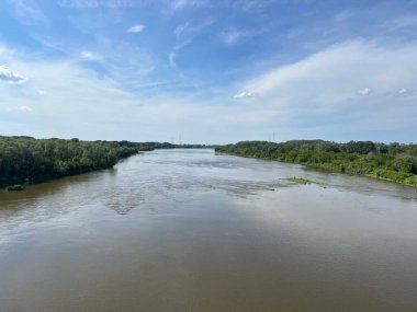 Varşova, Polonya çevresindeki Vistula nehri.
