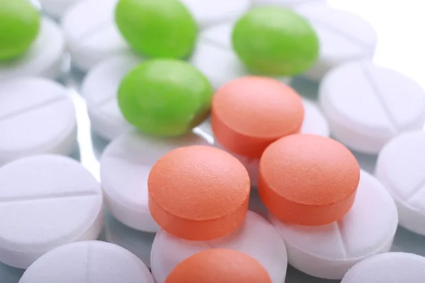 Kırmızı ve beyaz hap kapsül kazık