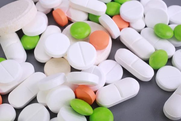 Red and white pill capsules pile — Stock Photo, Image