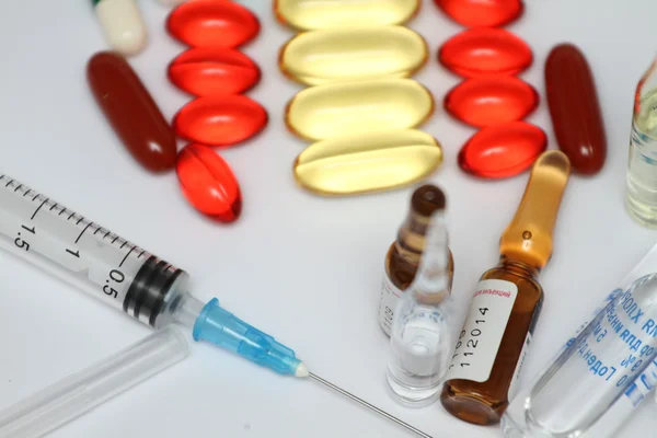 Kırmızı ve beyaz hap kapsül kazık