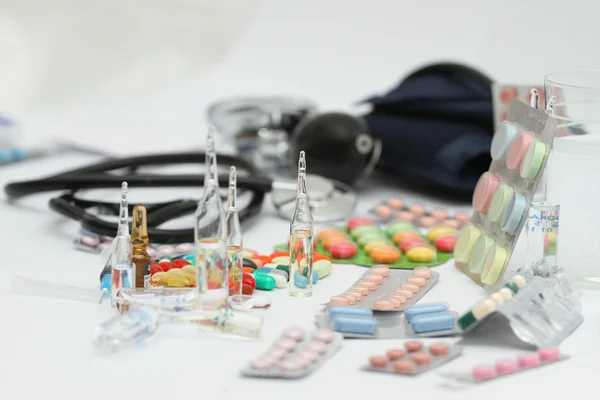 Red and white pill capsules pile — Stock Photo, Image