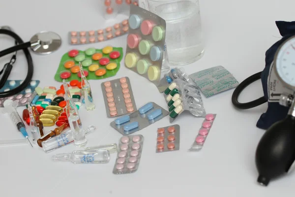 Kırmızı ve beyaz hap kapsül kazık