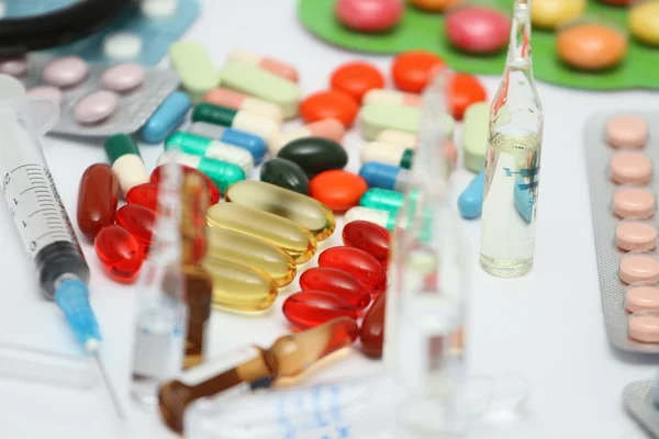 Red and white pill capsules pile — Stock Photo, Image