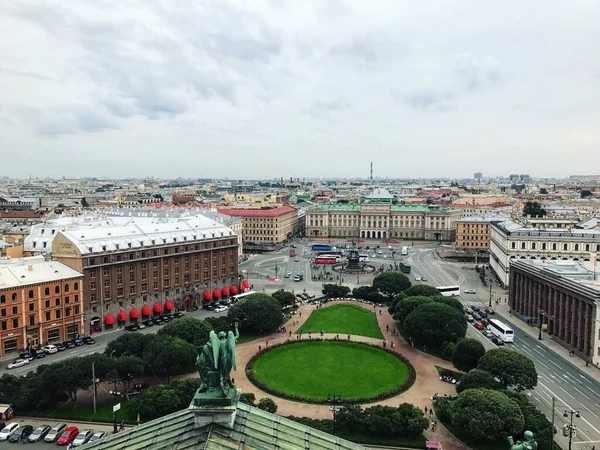 St. Petersburg 'daki St. Isaacs Meydanı manzarası,