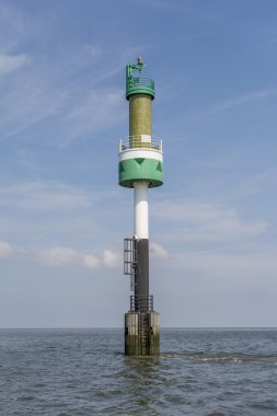 Yeşil liman giriş şamandıra