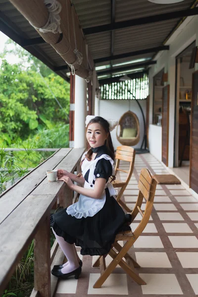 Japonês estilo empregada cosplay bonito menina — Fotografia de Stock