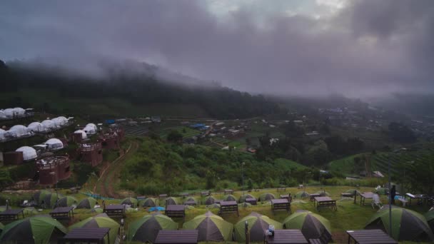 チェンマイでの時間の経過映像 山の雲と青空の日の出 — ストック動画
