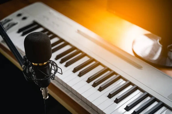 Close Microphone Piano Sound Recording Room — Foto de Stock