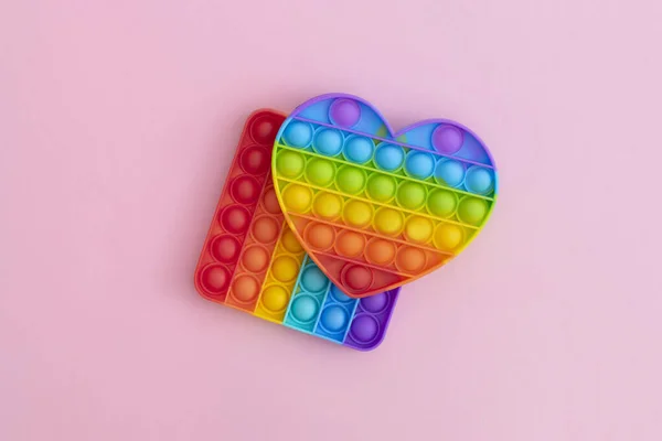 Kleurrijke Stress Pop Zintuiglijk Speelgoed Voor Kinderen Roze Achtergrond — Stockfoto