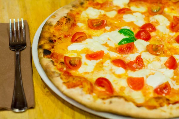 La pizza italiana —  Fotos de Stock