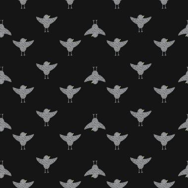 Gri uçan kuşların süslediği koyu, pürüzsüz desenler. Kahverengi arka plan. Mevsimlik tekstil baskıları, kumaş, afişler, arkaplanlar ve duvar kağıtları için vektör illüstrasyonu.