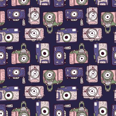 Koyu arkaplanda karalama yapan kusursuz desenli kameralar. Mor ve pembe renkli kumaş için klasik desenli retro kamera. Düz stil modern hipster sanatı. Vektör illüstrasyon tasarımı.
