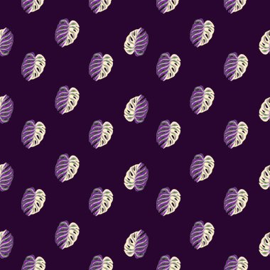 Mor canavar yaprağı süslemesi olan tropik, dikişsiz desen. Karanlık arka plan. Biraz egzotik bitki örtüsü. Stok çizimi. Tekstil, kumaş, hediye paketi, duvar kağıtları için vektör tasarımı.