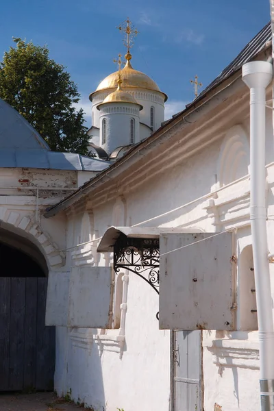 Edificios Blancos Del Antiguo Monasterio Suzdal Rusia Brillante Día Soleado — Foto de Stock