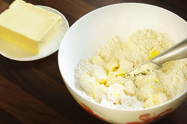 Backzutaten Butter Mehl Geschirr Und Messer Vorhanden Teigzubereitung Selektiver Fokus — Stockfoto