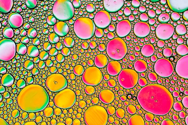 泡と油で明るいカラフルな背景 — ストック写真