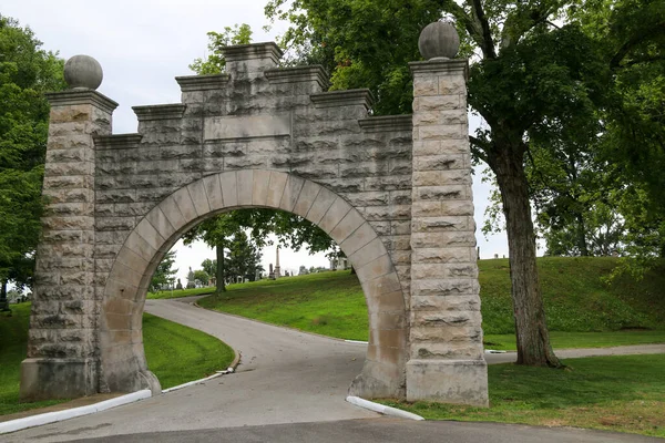 Antigo Cemitério Cemitério Memorial Parque Entrada Com Arco Pedra Histórico — Fotografia de Stock