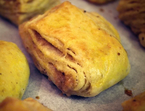 Tuzlu cracklings pasta.