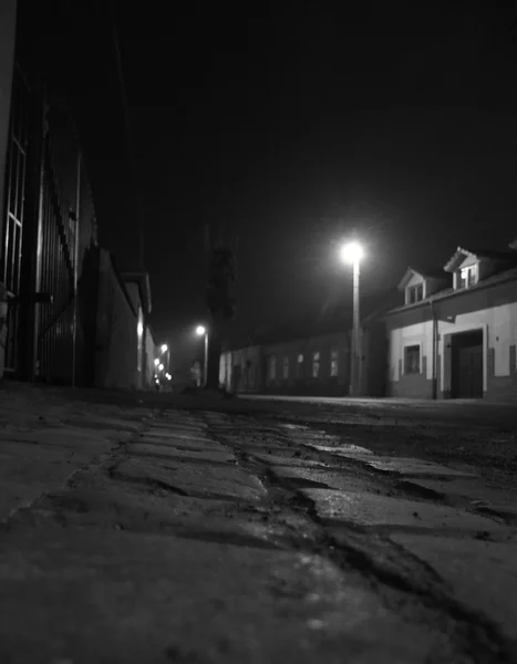 Calle de noche vacía . Fotos de stock