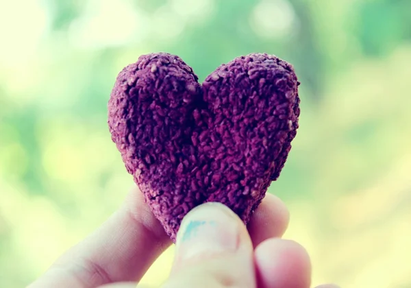 Küçük mor kalp el.