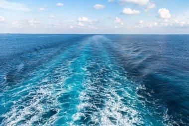 Mavi deniz ağda uyandırma, deniz manzarası