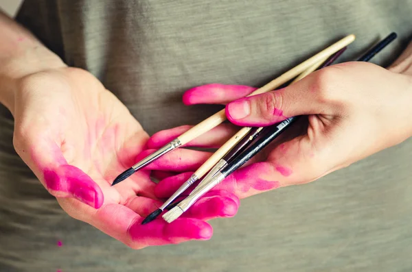 Female artist hands covered with pink paint — Stock Photo, Image