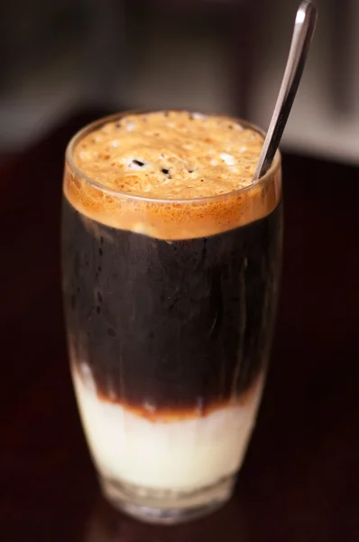 Koude koffie met melk en ijs — Stockfoto