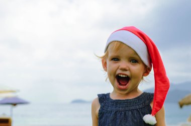 Sevimli kız tropicals Santa şapka