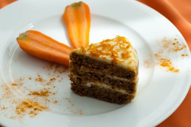 kahverengi havuçlu kek