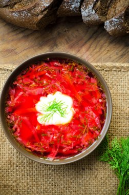 Ukraynalı geleneksel pancar çorbası pancar çorbası kase