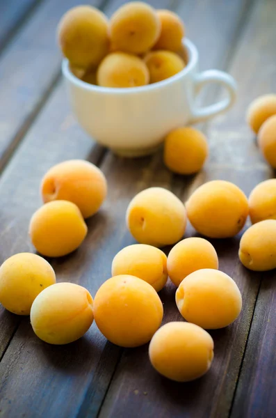 Sweet ripe apricots on wooden table. Selective focus — Stock Photo, Image