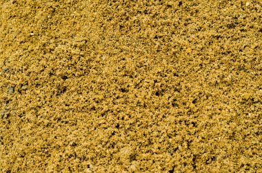 Sarı ıslak inşaat kum yığını