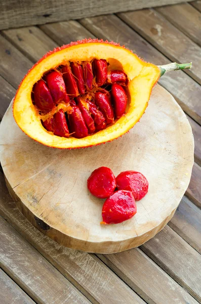 Cochinchin Gourd Fruit (Spring Bitter Cucumber, Baby Jackfruit S — Zdjęcie stockowe