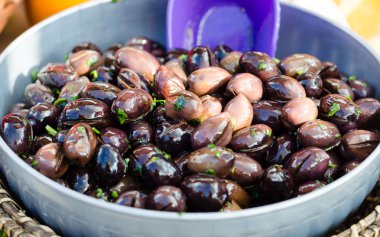 Salamura Zeytin kutusunda Satılık