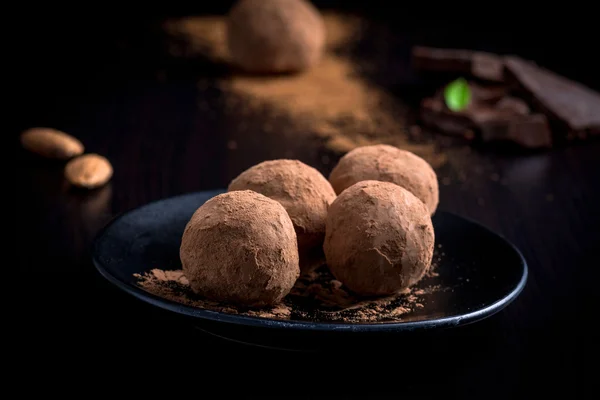 Zelfgemaakte chocolade truffels / mooie chocolade truffels snoep — Stockfoto