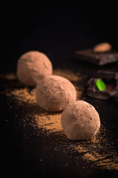 Homemade chocolate truffles / beautiful chocolate candy truffles — Stock Photo, Image