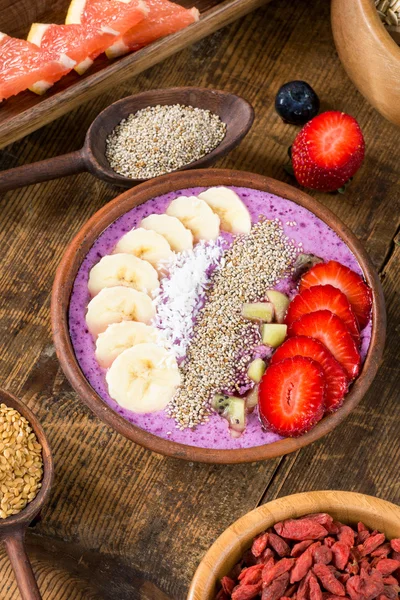Healthy acai berry smoothie with various fruits and superfoods — Stock Photo, Image